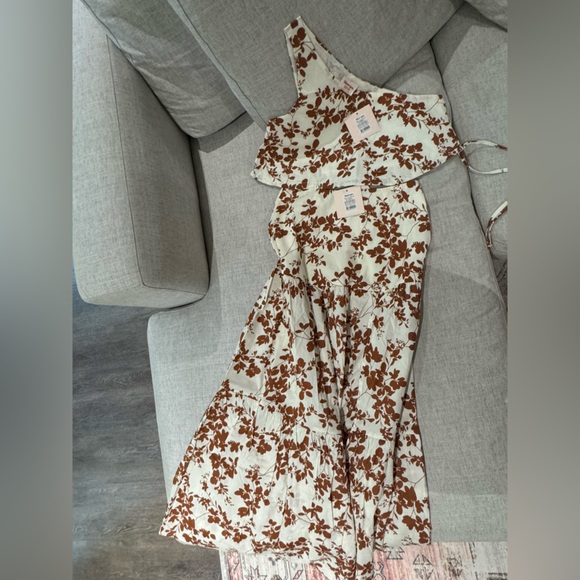 NWT Showpo MEGHAN TWO PIECE SET. Size 6 - Picture 5 of 5